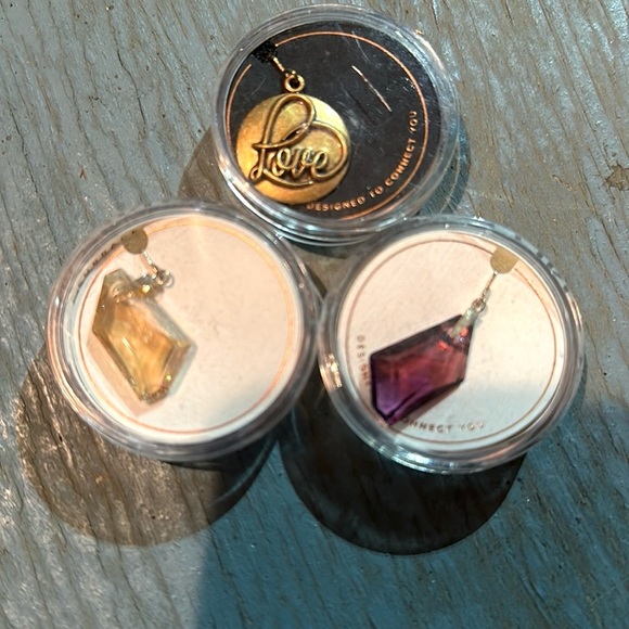 Alex and Ani Chain Station LOVE Charm ♥️ !! NWT - Picture 6 of 6